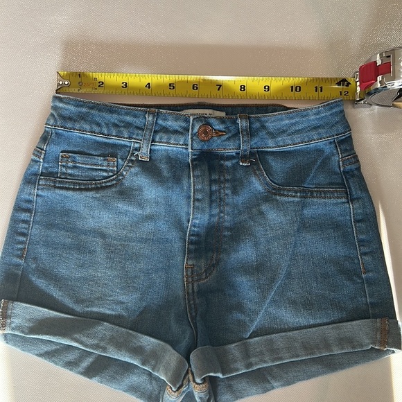 Forever 21 Jean shorts in size 24 - Picture 3 of 5